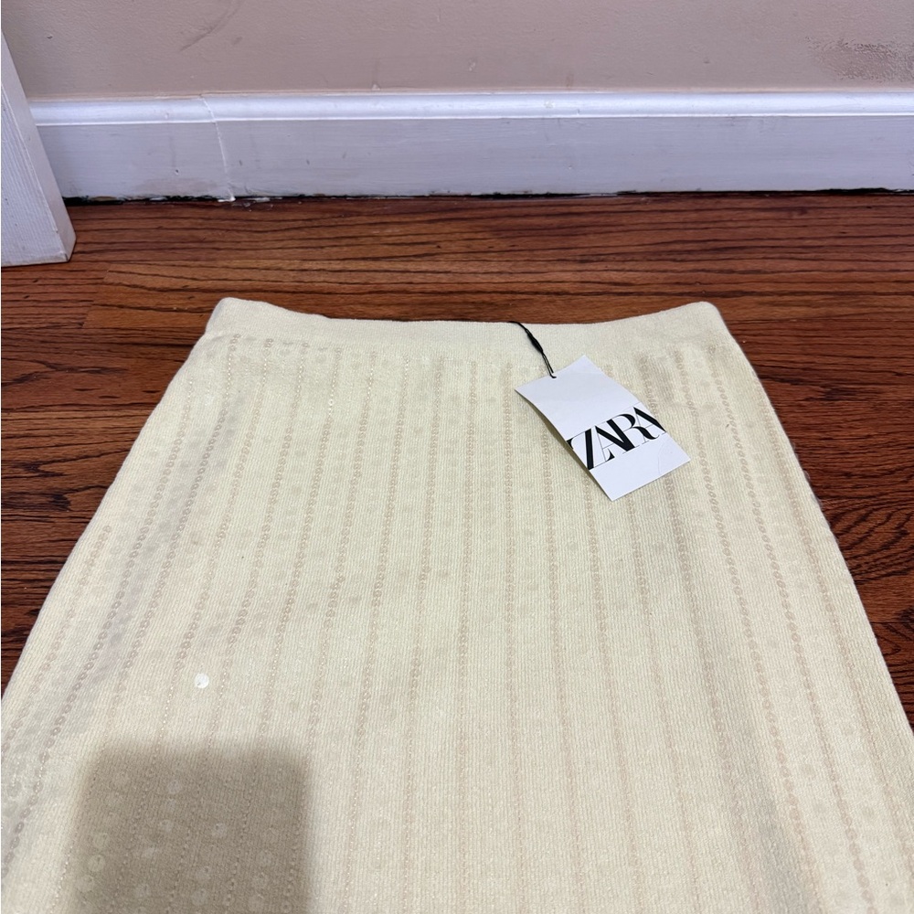 Zara Cream Midi Pencil Skirt with Ribbed Sequin Design